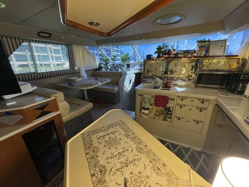 1998 Sea Ray 550 Sedan Bridge