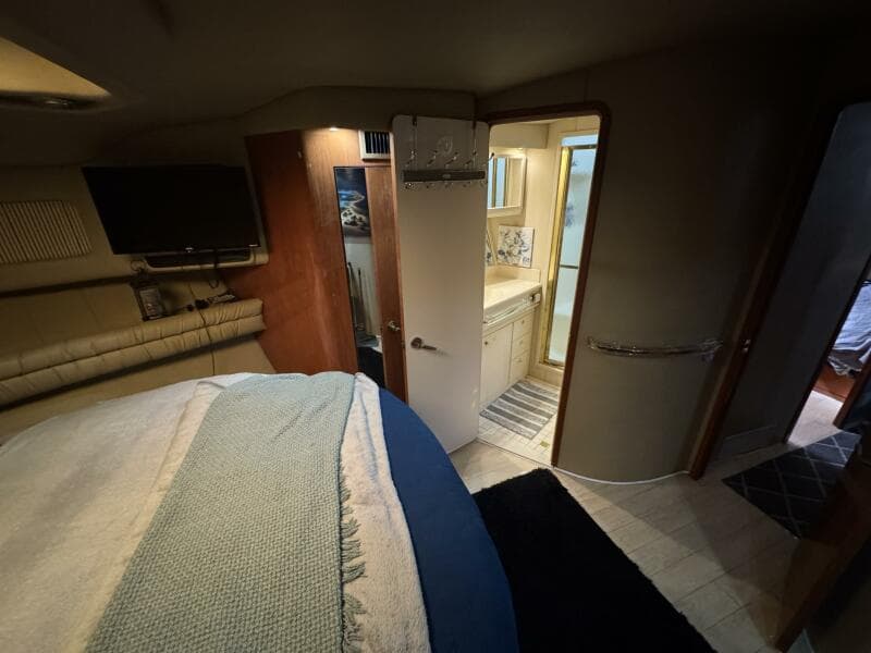 1998 Sea Ray 550 Sedan Bridge