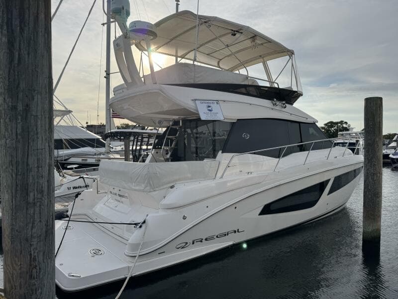2017 Regal 42 Fly