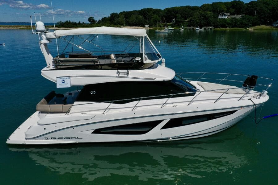 2017 Regal 42 Fly