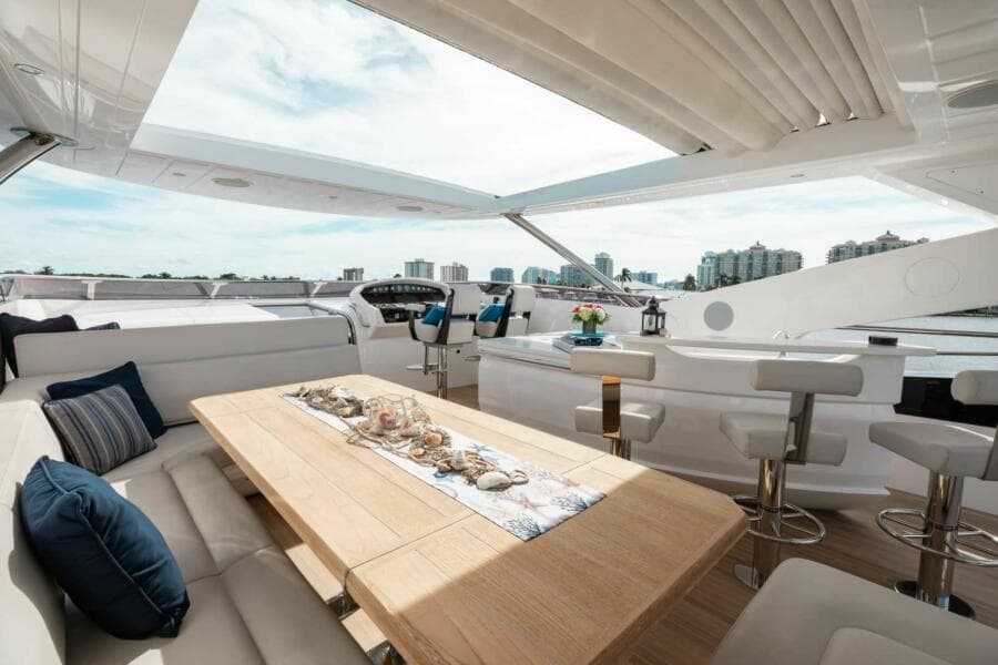 2018 Sunseeker 95 yacht - Photo 20