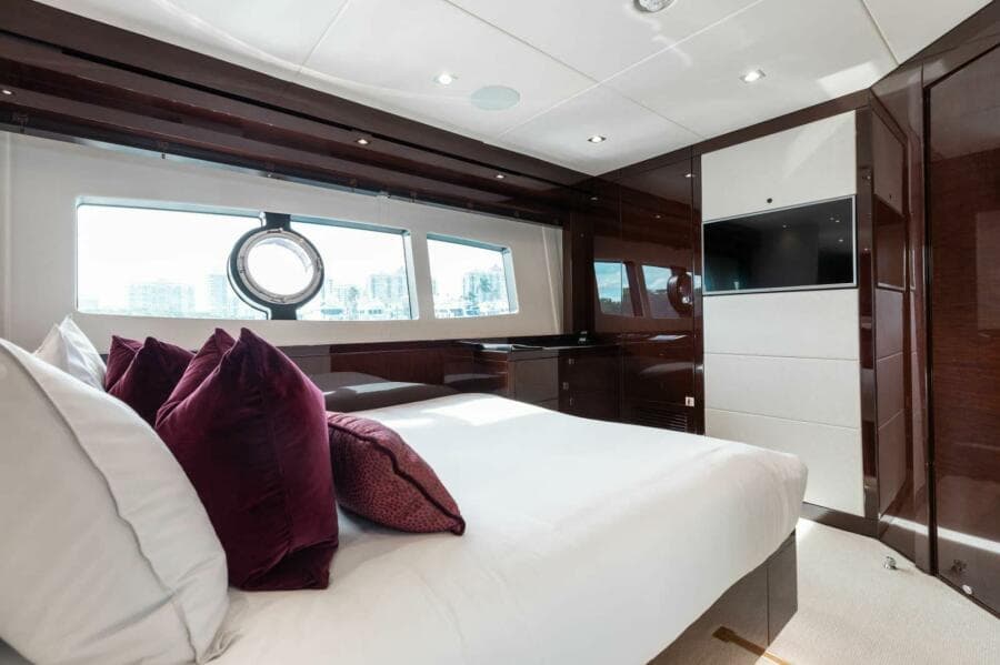2018 Sunseeker 95 yacht - Photo 40