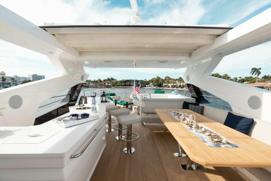 2018 Sunseeker 95 yacht - Photo 17