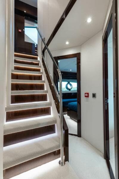 2018 Sunseeker 95 yacht - Photo 33