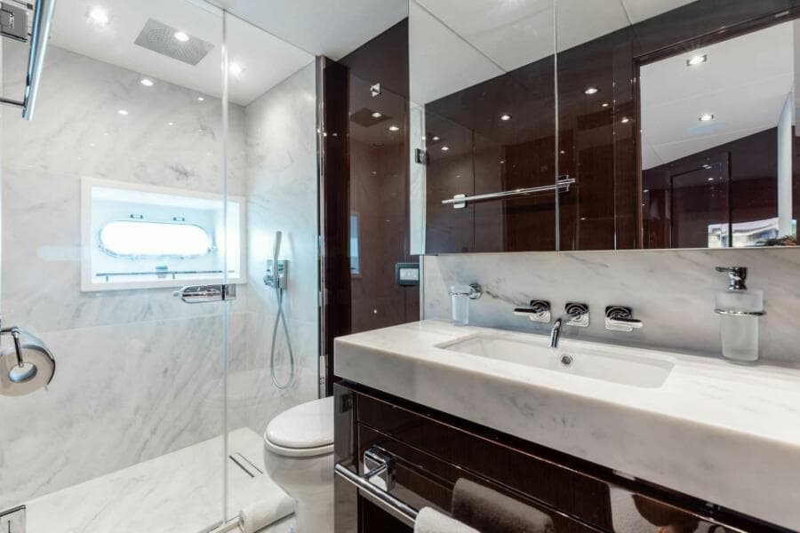 2018 Sunseeker 95 yacht - Photo 4