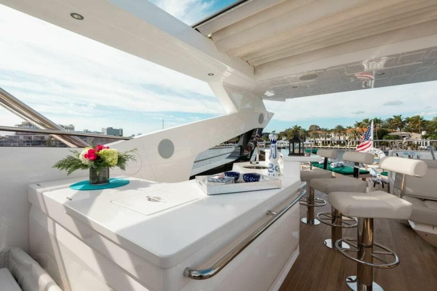 2018 Sunseeker 95 yacht - Photo 22