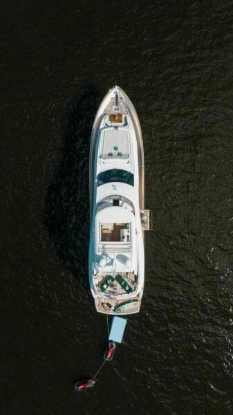2018 Sunseeker 95 yacht - Photo 3