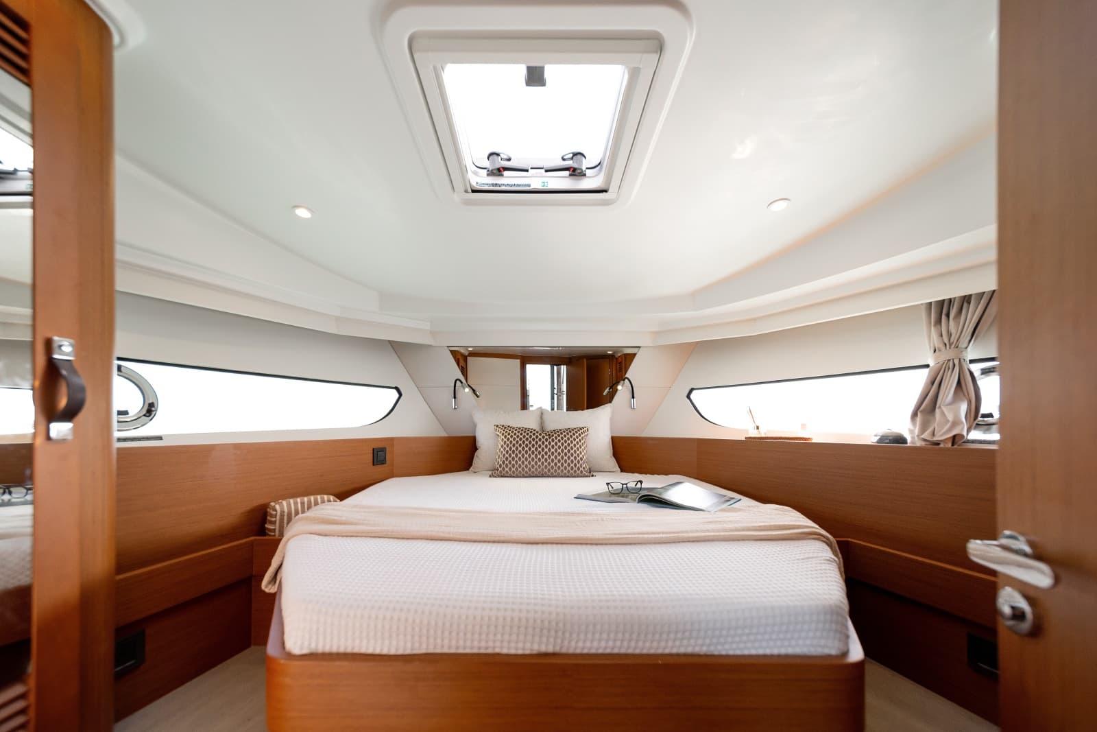 2027 Beneteau Swift Trawler 37 - Photo 11