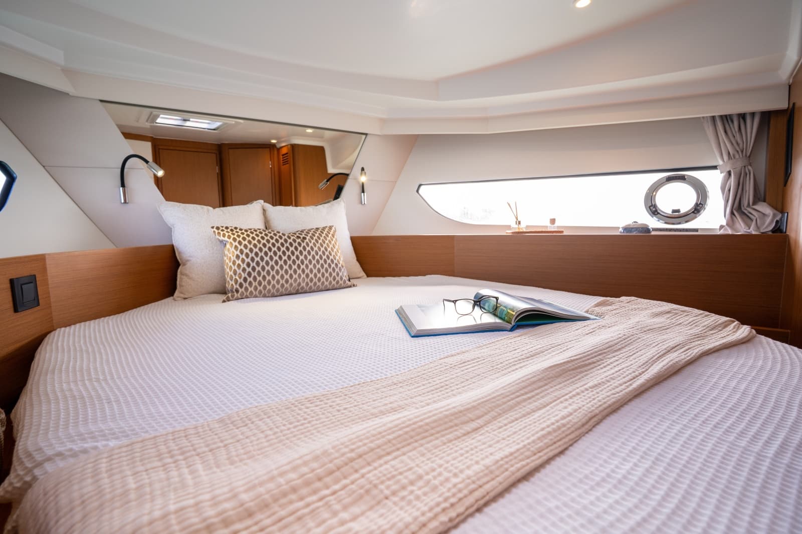 2027 Beneteau Swift Trawler 37 - Photo 10