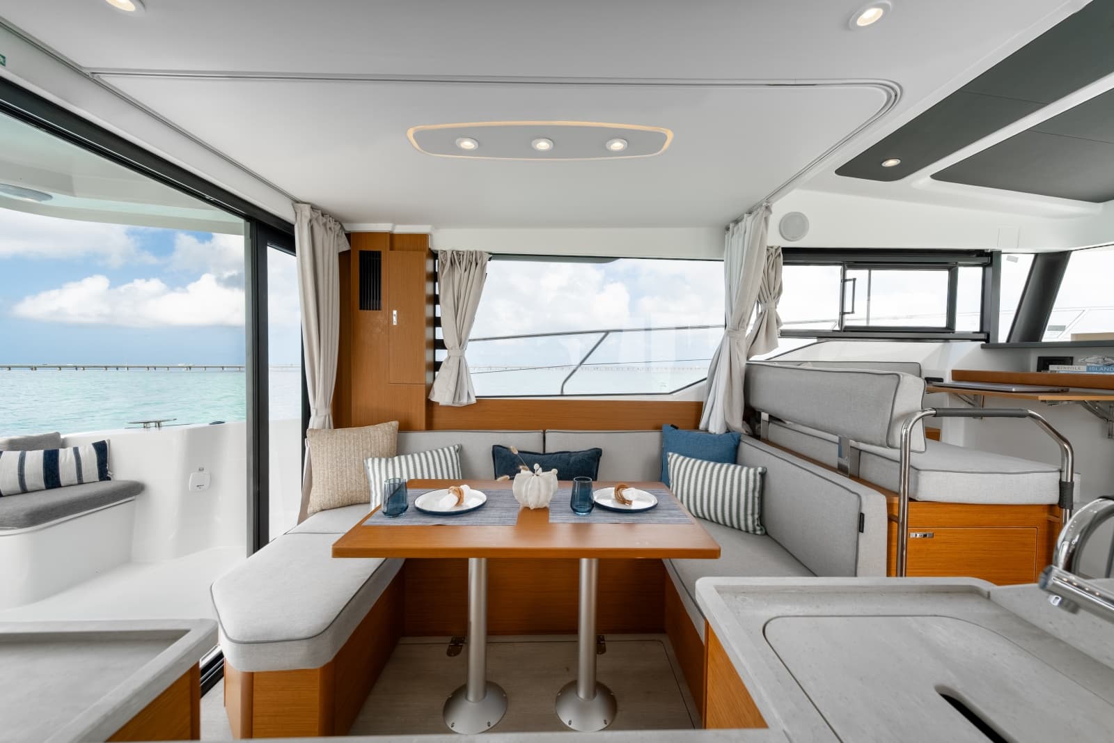 2027 Beneteau Swift Trawler 37 - Photo 7