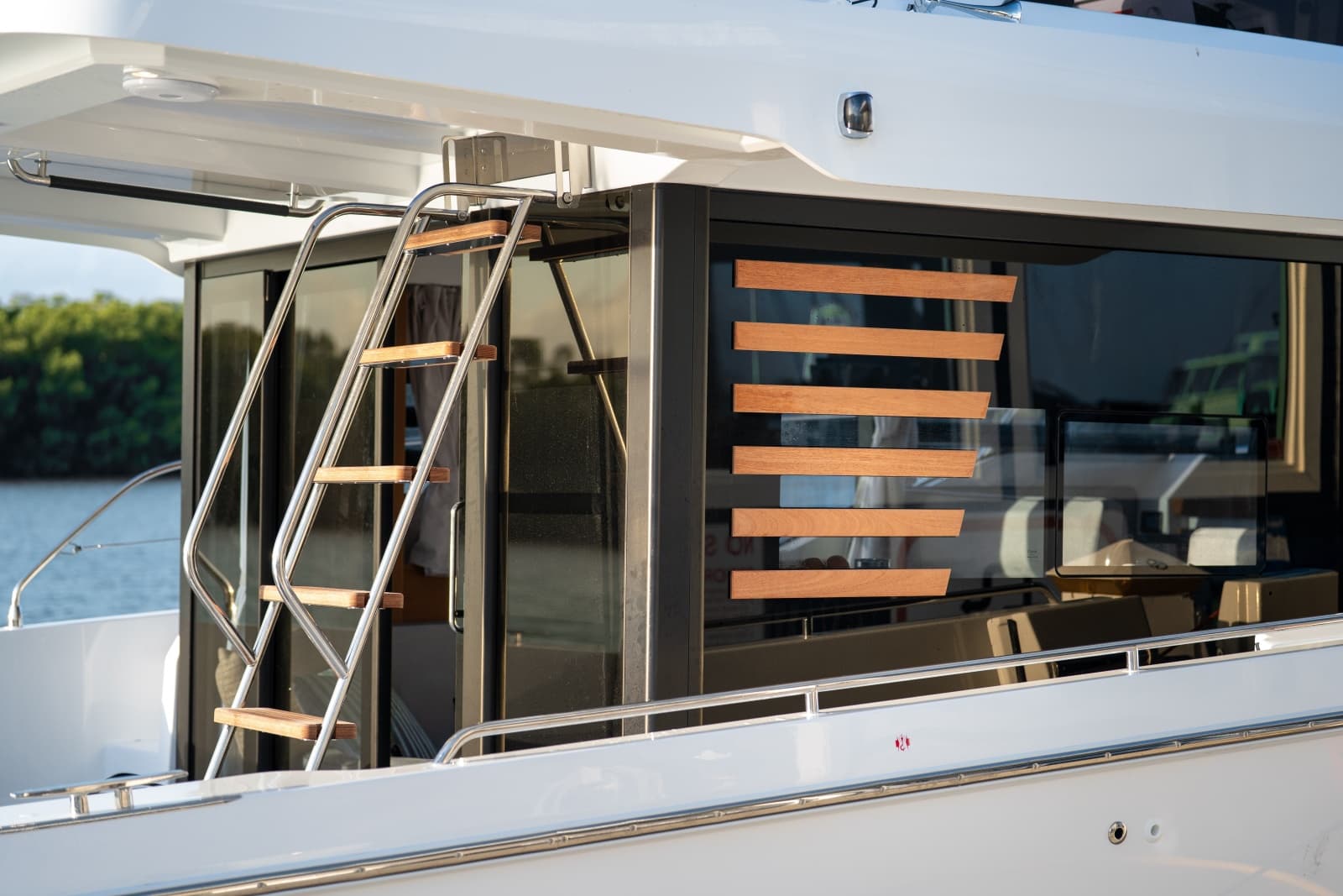 2027 Beneteau Swift Trawler 37 - Photo 23