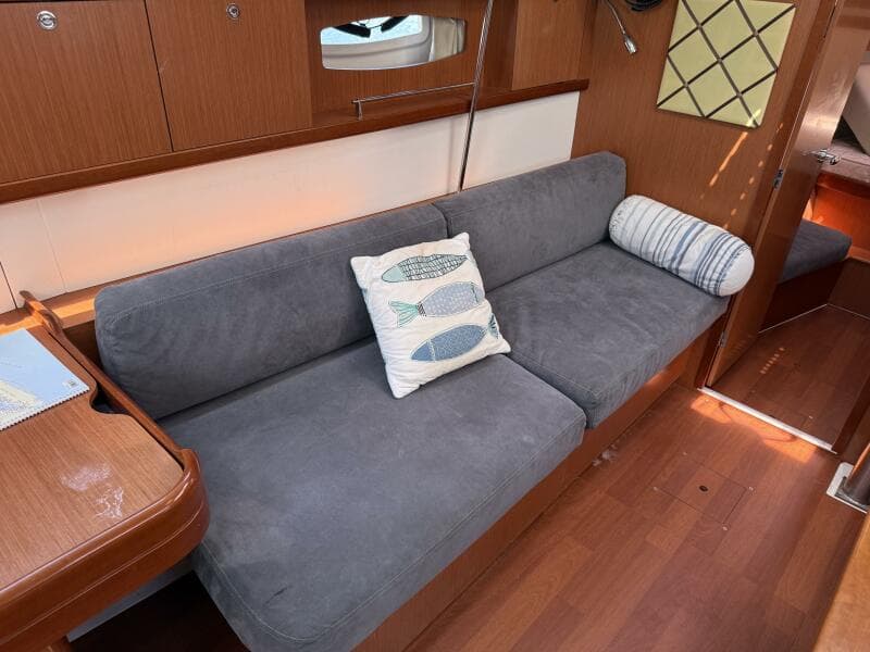 2010 Beneteau Oceanis 43