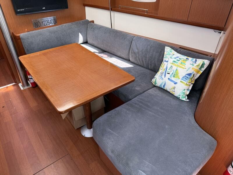 2010 Beneteau Oceanis 43