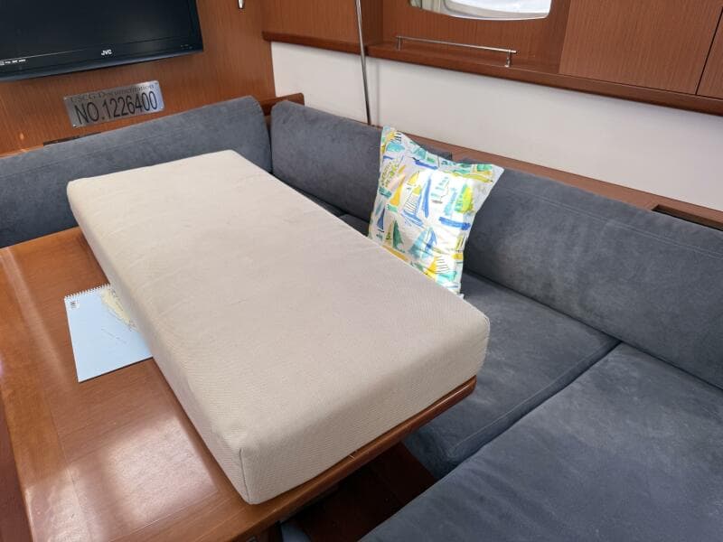 2010 Beneteau Oceanis 43