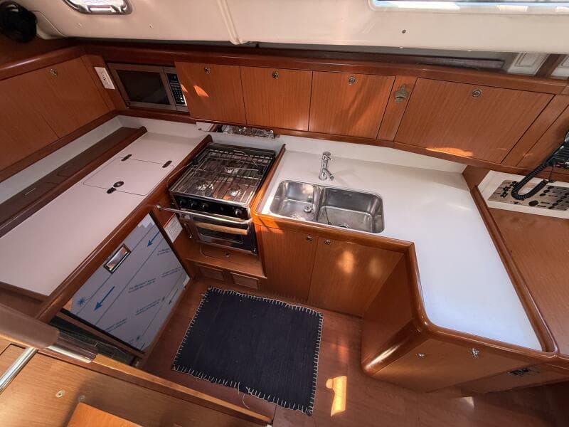 2010 Beneteau Oceanis 43