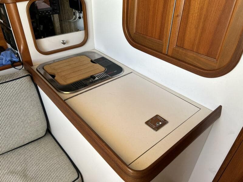 GALLUP, 2011 Alerion 33