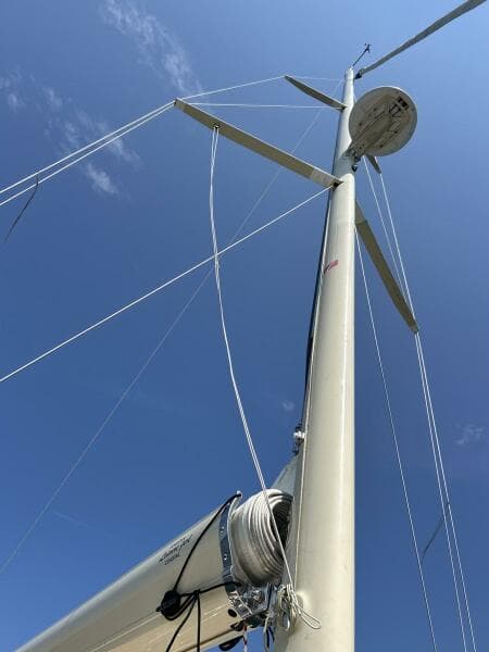 GALLUP, 2011 Alerion 33