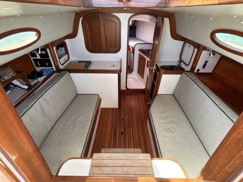 GALLUP, 2011 Alerion 33