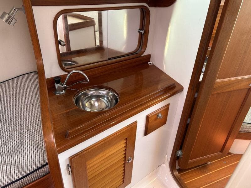 GALLUP, 2011 Alerion 33