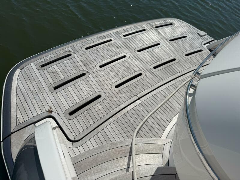 2014 Tiara Yachts 5800 Sovran