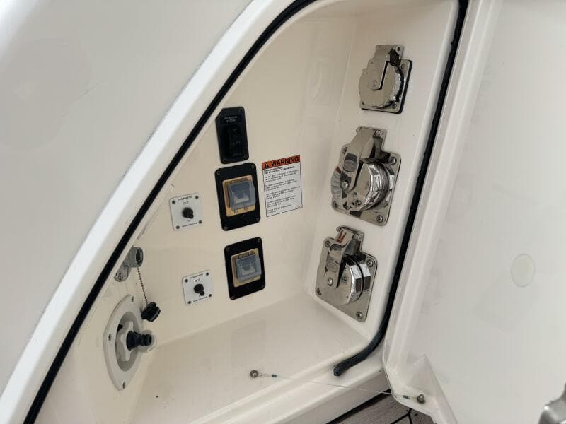 2014 Tiara Yachts 5800 Sovran