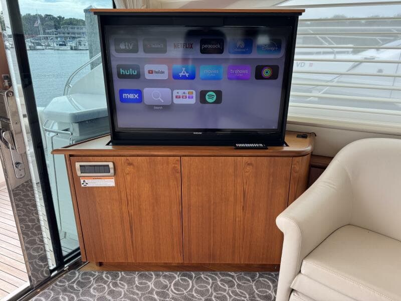 2014 Tiara Yachts 5800 Sovran