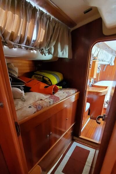 2001 Moody 42 Center Cockpit