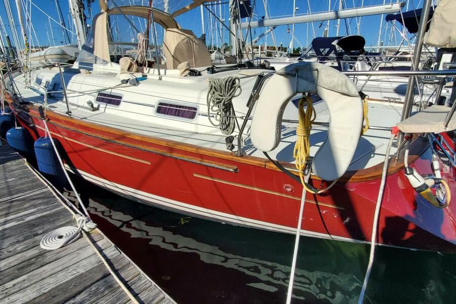 2001 Moody 42 Center Cockpit