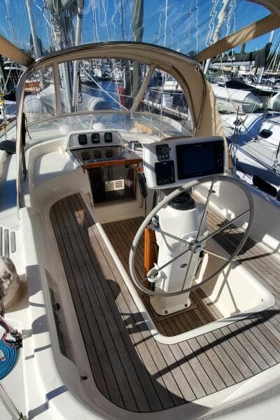 2001 Moody 42 Center Cockpit