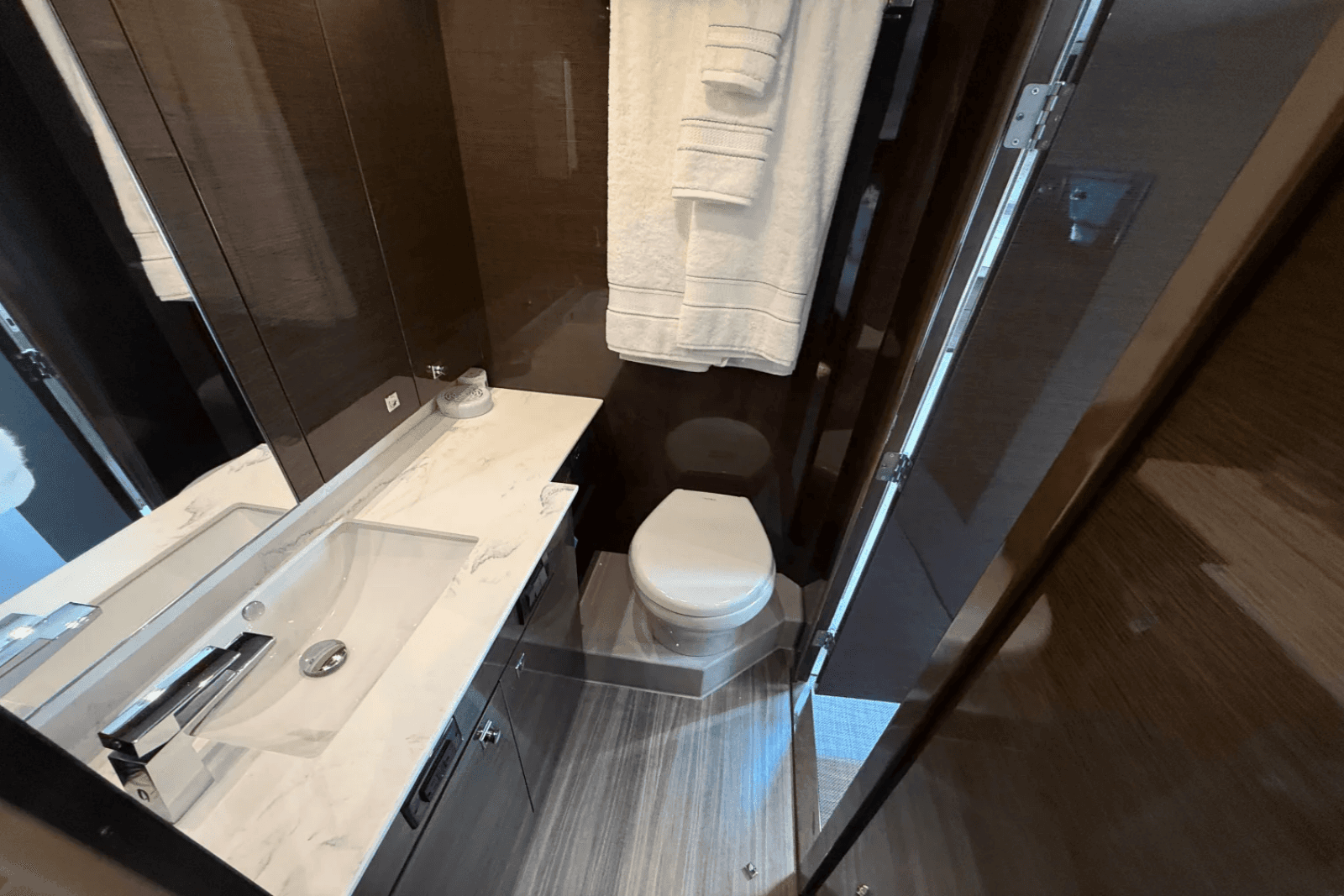 2020 Cruisers Yachts 50 CANTIUS