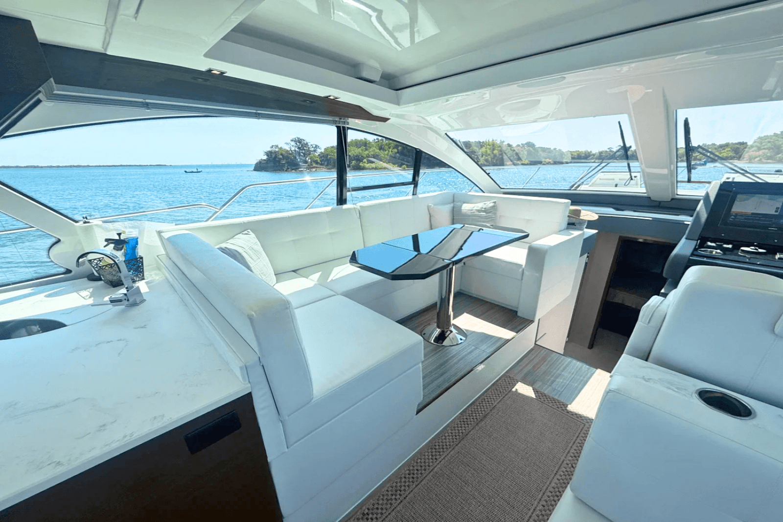 2020 Cruisers Yachts 50 CANTIUS