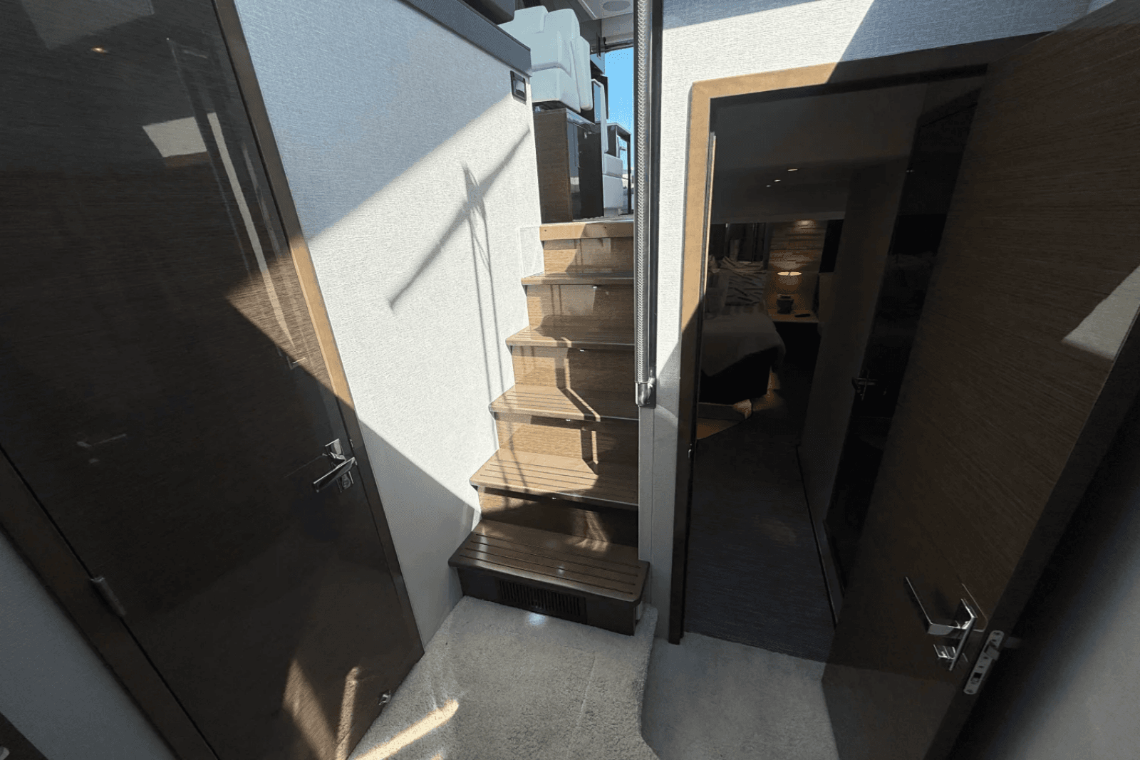 2020 Cruisers Yachts 50 CANTIUS