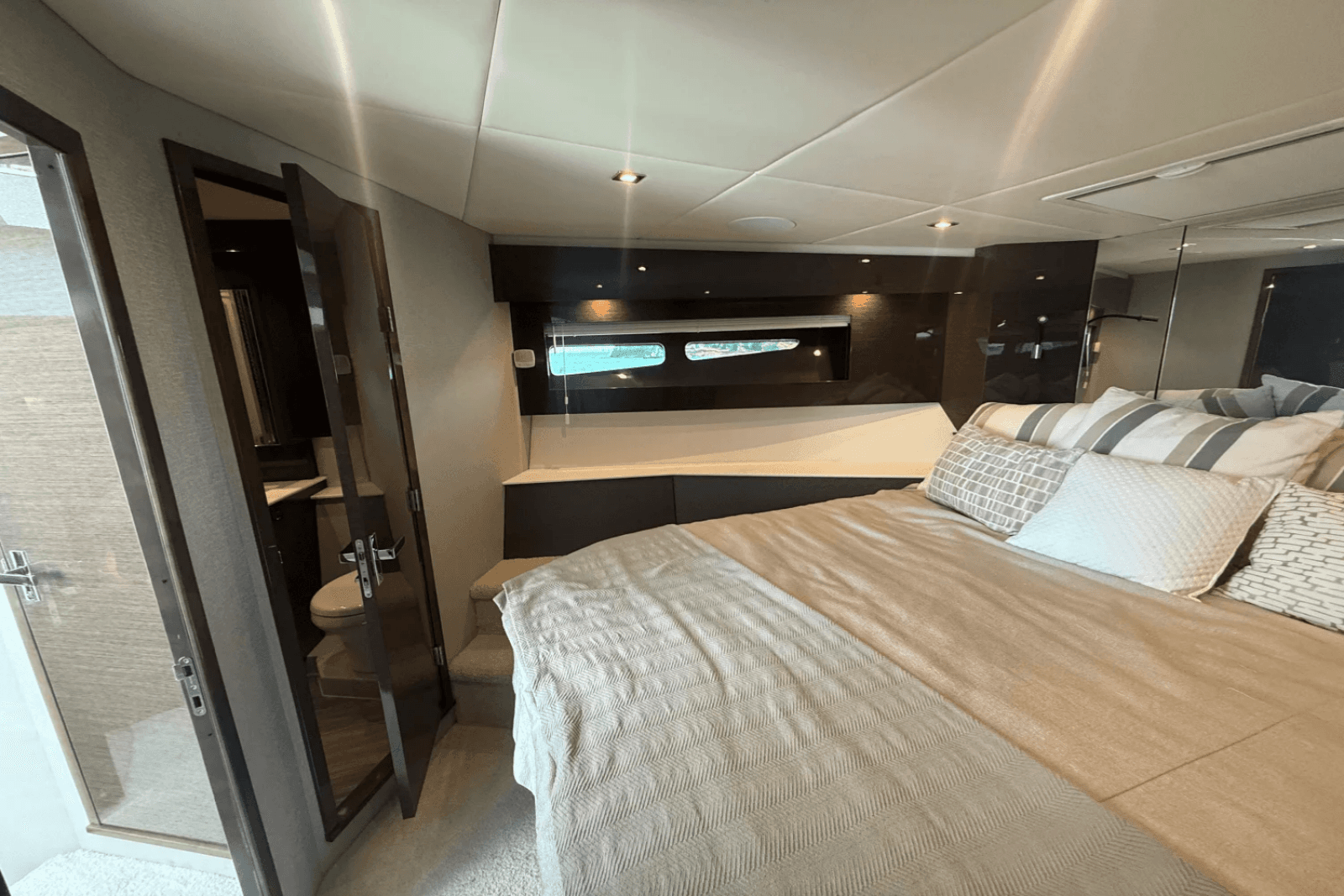 2020 Cruisers Yachts 50 CANTIUS