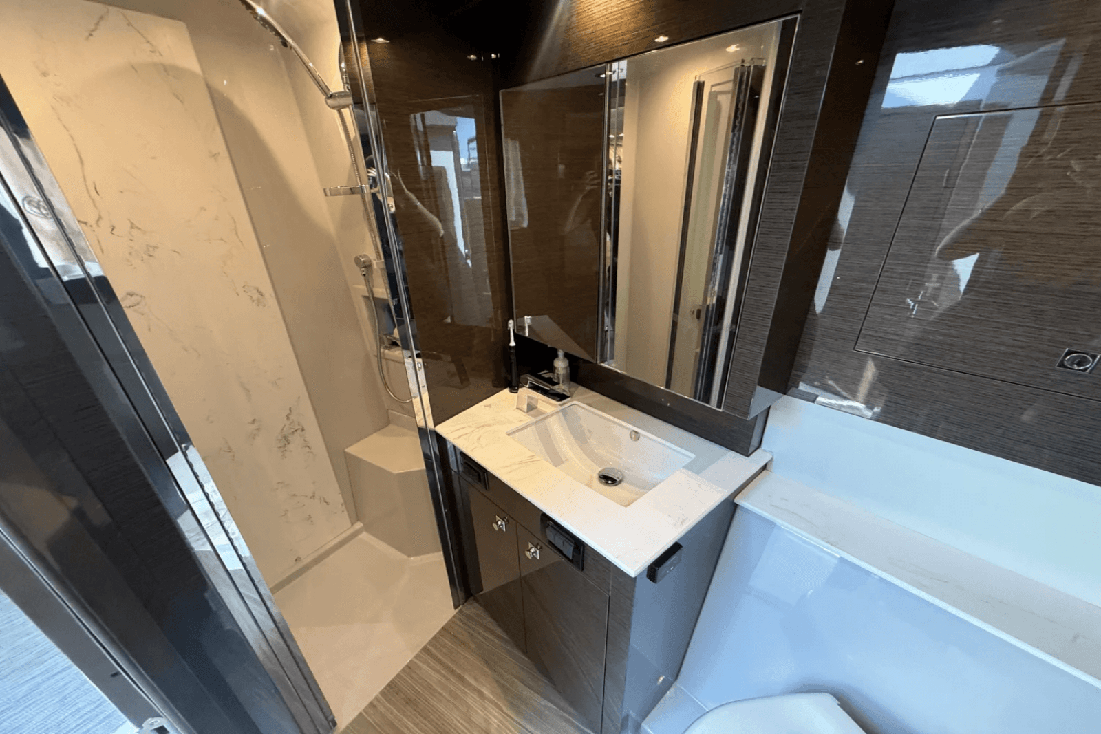 2020 Cruisers Yachts 50 CANTIUS