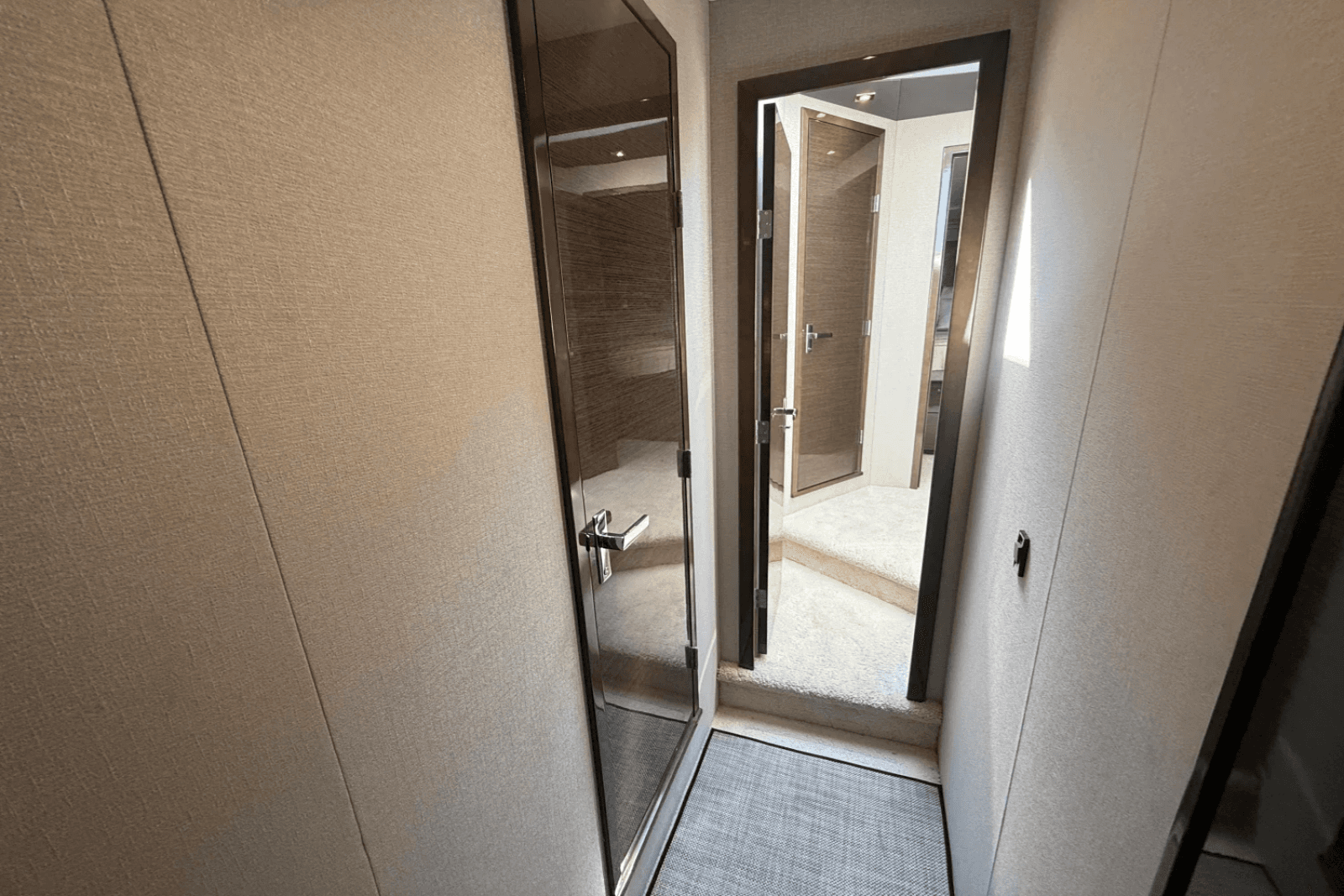 2020 Cruisers Yachts 50 CANTIUS