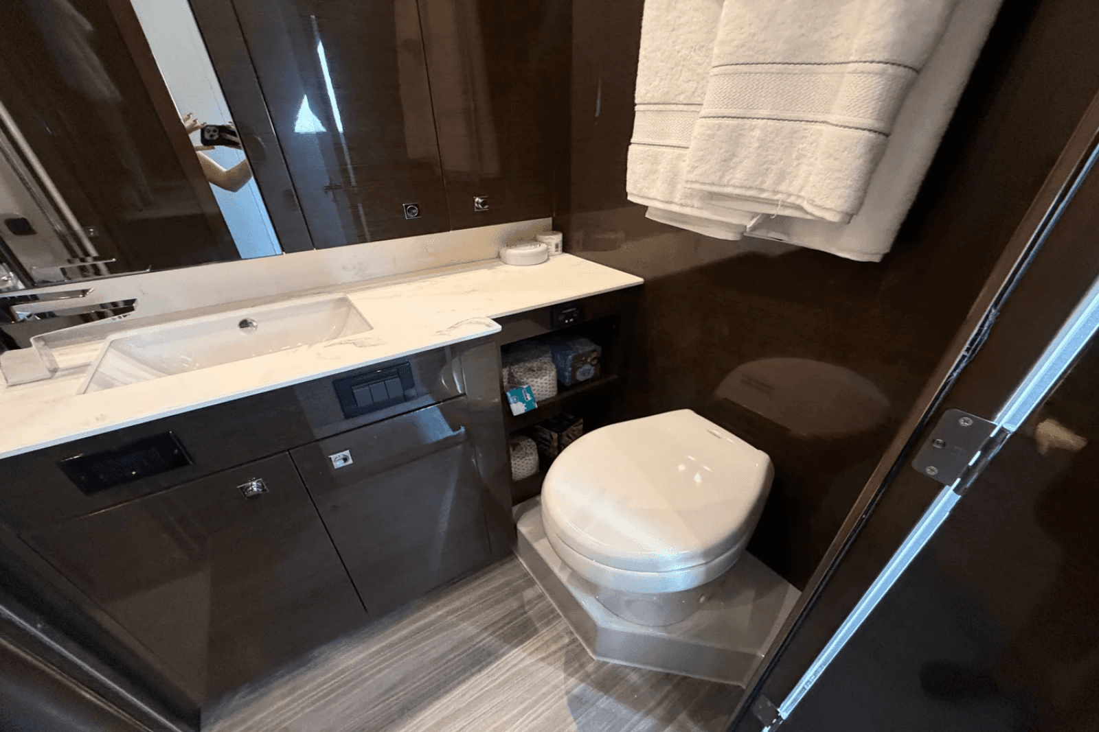 2020 Cruisers Yachts 50 CANTIUS