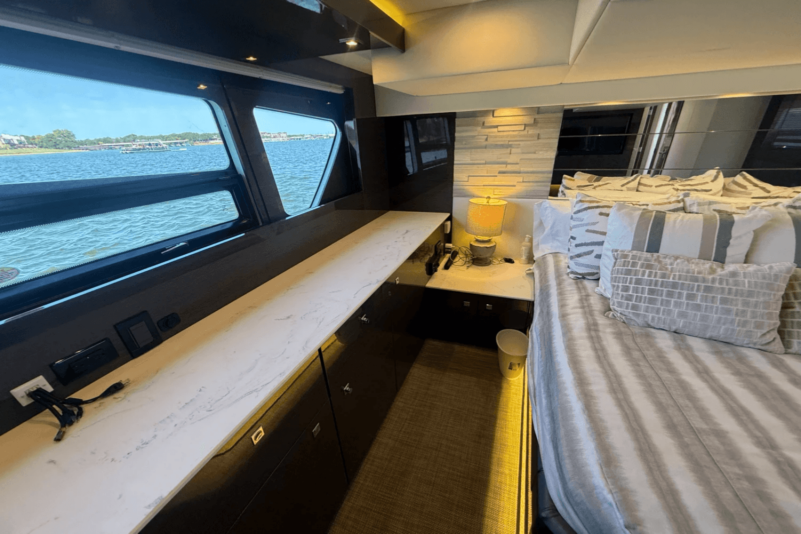 2020 Cruisers Yachts 50 CANTIUS