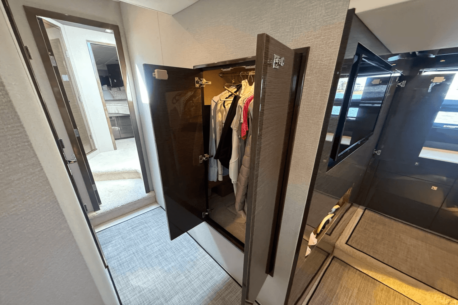 2020 Cruisers Yachts 50 CANTIUS