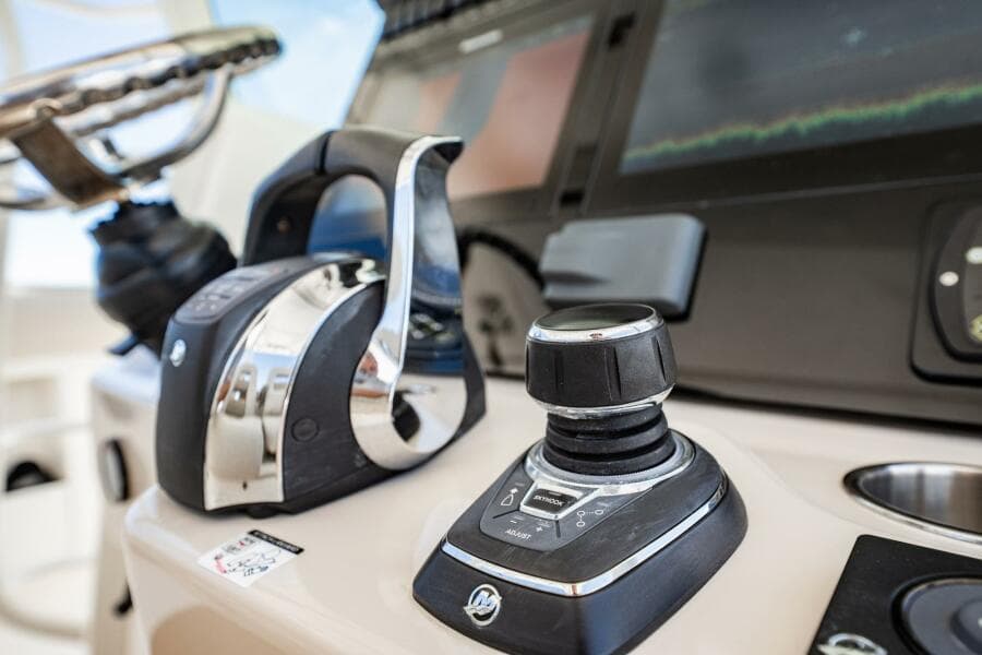 2018 Boston Whaler 380 Outrage