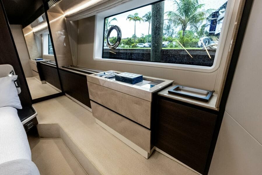 2017 Azimut 72 Flybridge