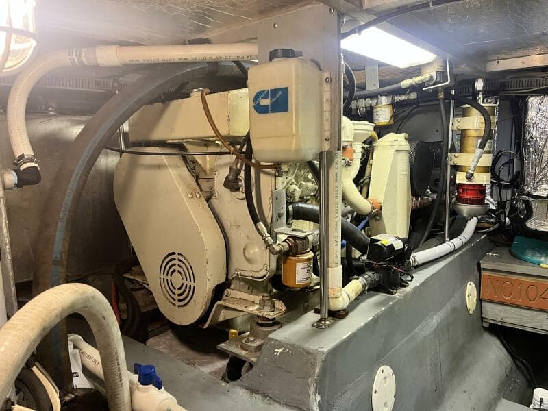 Carver 440 Aft Cabin