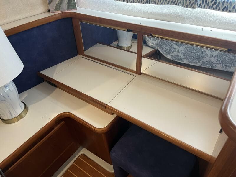 Carver 440 Aft Cabin