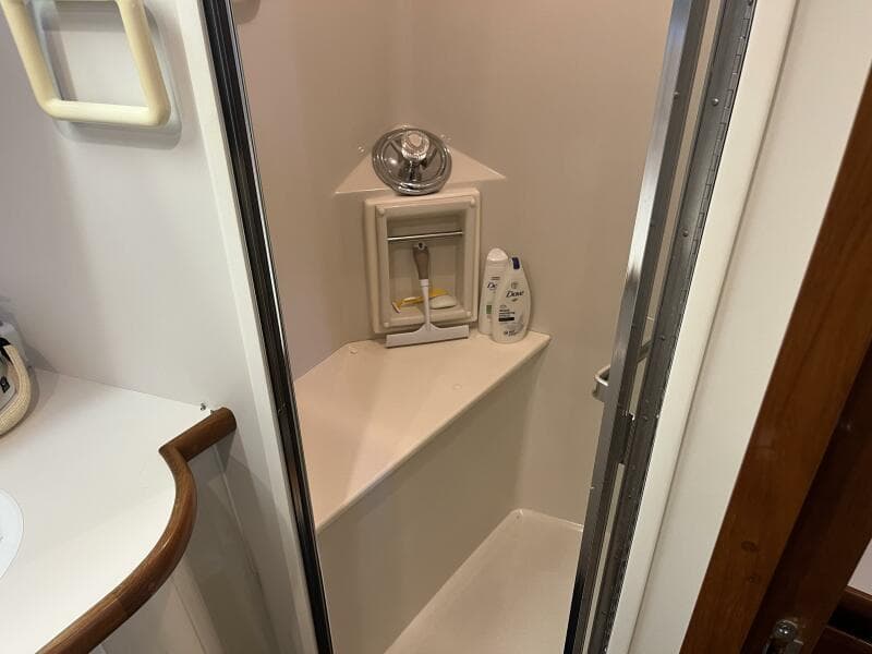 Carver 440 Aft Cabin