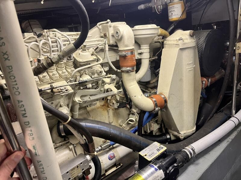 Carver 440 Aft Cabin