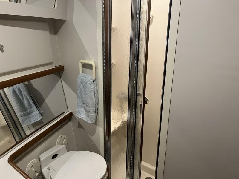 Carver 440 Aft Cabin