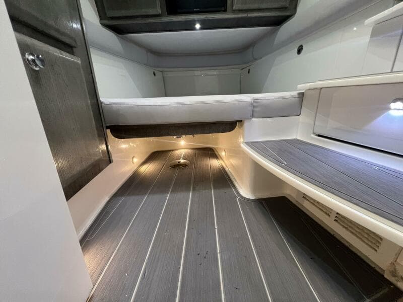 HCB 53 Title Wave - Cabin