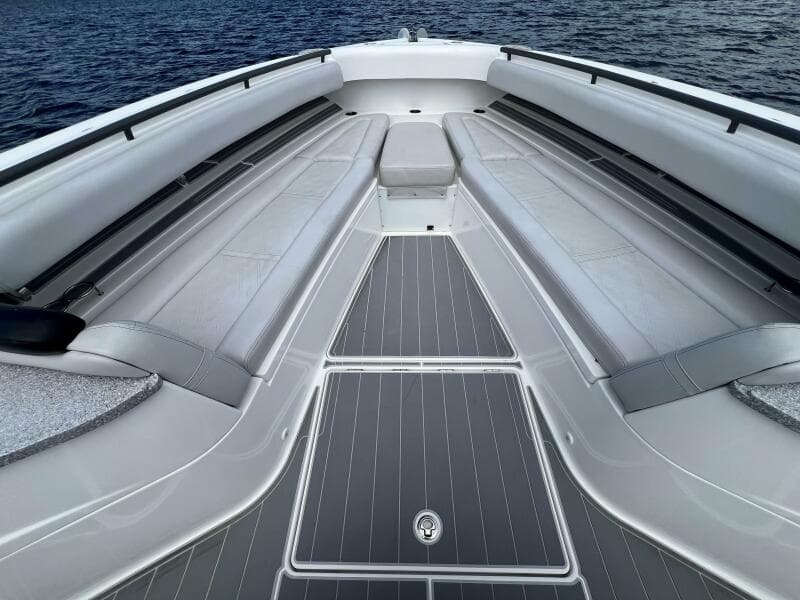 HCB 53 Title Wave - Bow