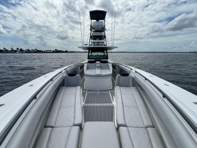 HCB 53 Title Wave - Bow