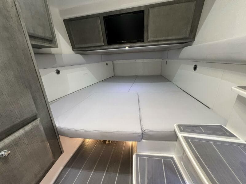 HCB 53 Title Wave - Cabin