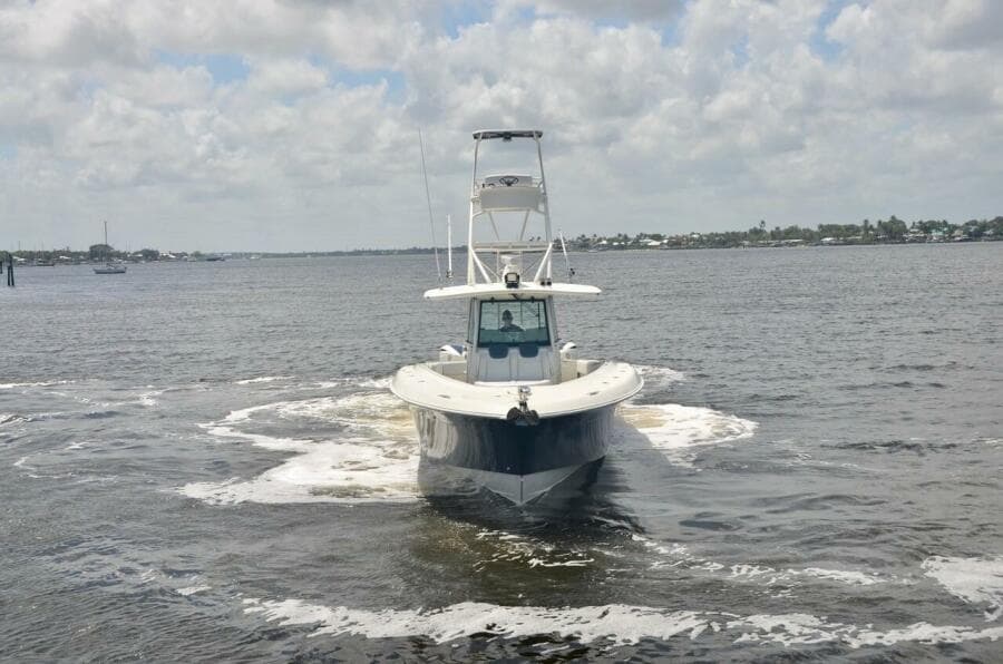 HCB 53 Title Wave - Bow